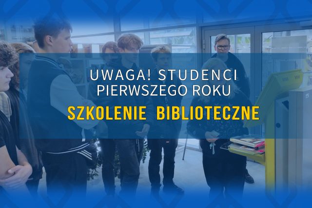 Biały napis na niebieskim tle: UWAGA! Studenci pierwszego roku - szkolenie biblioteczne. W tle stoją studenci.