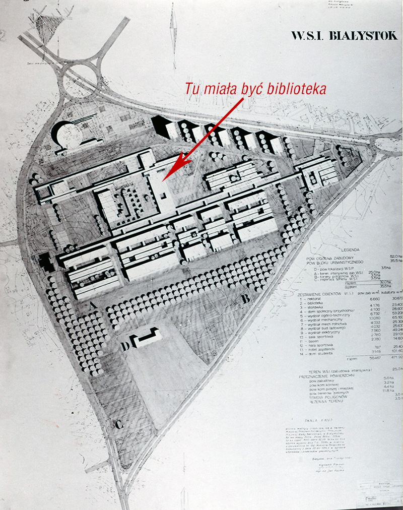 Dokument przedstawiający projekt miasteczka akademickiego z oznaczonym czerwoną strzałką budynkiem Biblioteki Politechniki Białostockiej.