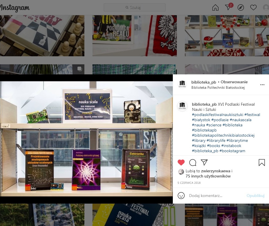 Zrzut ekranu przedstawiający post opublikowany na Instagramie, który ukazuje książki stojące na regale.