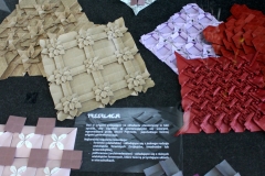 Wystawa „Origami – sztuka, wiedza, nauka”, prezentowana w Bibliotece Politechniki Białostockiej. Ekspozycję tworzą głównie matematyczne formy origami, bryły platońskie i archimedesowe, różnorodne wielościany, mozaikowe tesselacje, składane z płaszczyzn o kształtach koła, kwadratu, trójkąta.