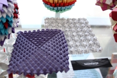 Wystawa „Origami – sztuka, wiedza, nauka”, prezentowana w Bibliotece Politechniki Białostockiej. Ekspozycję tworzą głównie matematyczne formy origami, bryły platońskie i archimedesowe, różnorodne wielościany, mozaikowe tesselacje, składane z płaszczyzn o kształtach koła, kwadratu, trójkąta.