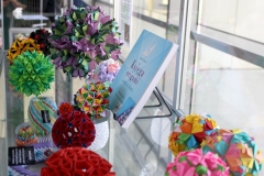 Wystawa „Origami – sztuka, wiedza, nauka”, prezentowana w Bibliotece Politechniki Białostockiej. Ekspozycję tworzą głównie matematyczne formy origami, bryły platońskie i archimedesowe, różnorodne wielościany, mozaikowe tesselacje, składane z płaszczyzn o kształtach koła, kwadratu, trójkąta.