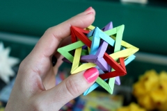 Wystawa „Origami – sztuka, wiedza, nauka”, prezentowana w Bibliotece Politechniki Białostockiej. Ekspozycję tworzą głównie matematyczne formy origami, bryły platońskie i archimedesowe, różnorodne wielościany, mozaikowe tesselacje, składane z płaszczyzn o kształtach koła, kwadratu, trójkąta.