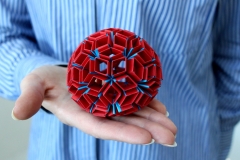Wystawa „Origami – sztuka, wiedza, nauka”, prezentowana w Bibliotece Politechniki Białostockiej. Ekspozycję tworzą głównie matematyczne formy origami, bryły platońskie i archimedesowe, różnorodne wielościany, mozaikowe tesselacje, składane z płaszczyzn o kształtach koła, kwadratu, trójkąta.